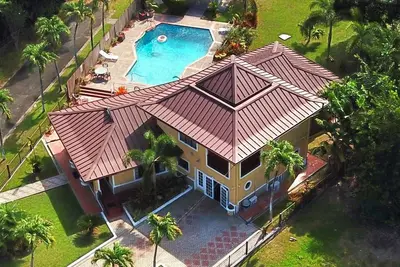 Image de Victorian Style, Spacious Bungalow 4 bedroom Villa with swimming pool.