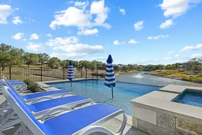 Image de Incredible luxury lakefront home w/ private pool, hot tub, near golf & wineries