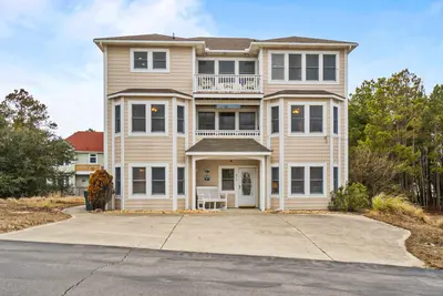 Image de Relaxing 6br home with Private Pool, and Full Kitchen Near the Ocean