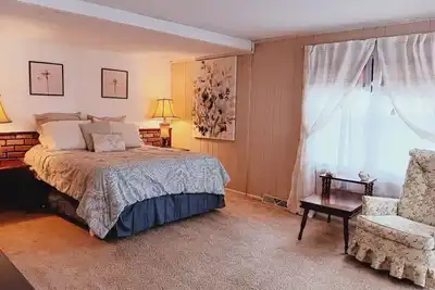 Image de The Cozy Nook! Charming 1-bedroom apartment in Batavia with WiFi, Ac