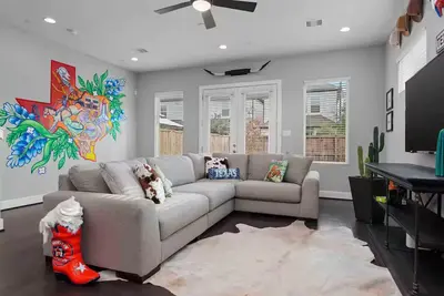 Image de Texas Cities Themed House, Hot tub. Don't Mess With Texas