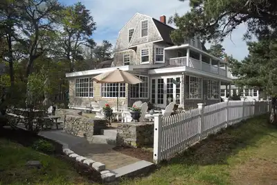 Image de Maine Beach House, 50 steps\nto the number one beach in Maine.