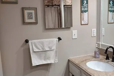 Image de Four Season Lake Harmony Chalet - Ski in/Ski out/lake/golf