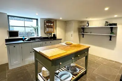 Image de Luxury Townhose Royal Leamington Spa. \nSuperking Beds\nLog Burner \nWiFi - Sky Tv