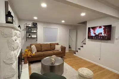 Image de Designer Stay! Chic Modern Cabin Stay!