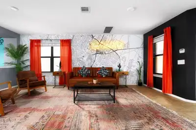 Image de Luxury, Fire Pit  Sleeps 15 + Gameroom + Formula 1