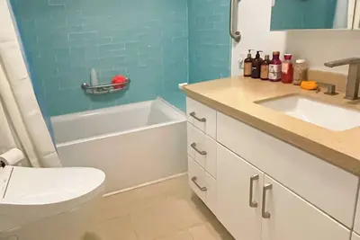 Image de Urban Island Home with Jacuzzi