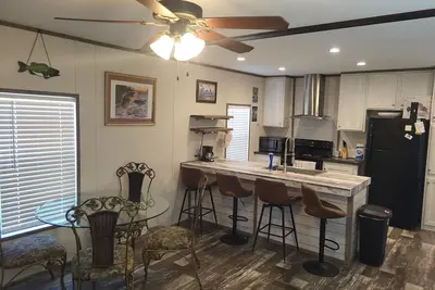 Image de Cozy 3-bedroom 2 bath, 5beds mobile home. Close to a boat launch. Covered parking