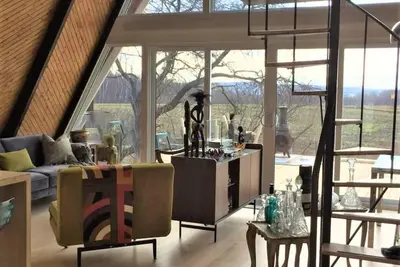 Image de Maison élégante et paisible à Sainte-Pétronille!