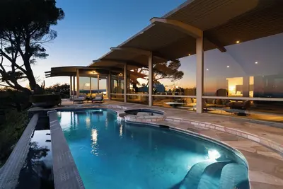 Image de Architectural Oasis in Trousdale Estates minutes away from Rodeo Drive.