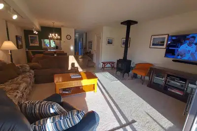 Image de 2 Bedroom family condo, outside pool, 2 miles to Lake Mi