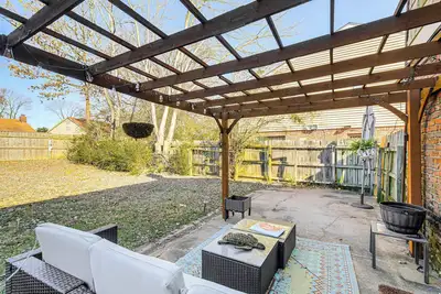 Image de 17 Mi to Dtwn Memphis: Townhome w/ Fenced Yard!