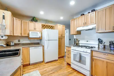 Image de < 2 Mi to Whiskey Row: 'Barn House' w\/ Patios!