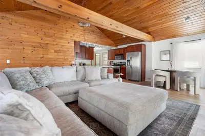 Image de Waterfront 3-Bedroom Home on Fish Creek