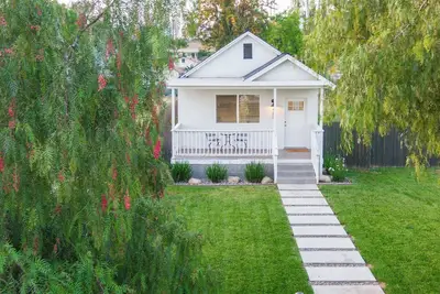 Image de Sprawling Downtown Redlands Retreat Central to all Schools, Hospitals & Events