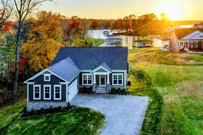 Image de Lakefront Luxury - 4br, Lake Anna, Dock, Lake View