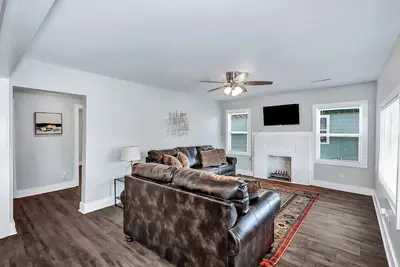 Image de Black Bungalow Near Downtown