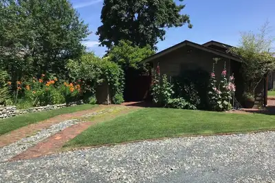 Image de Waterfront Cottage - Sleeps 6