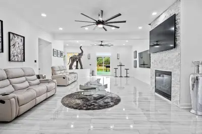 Image de 9 bdrms/30 beds/Sleeps 40ppl