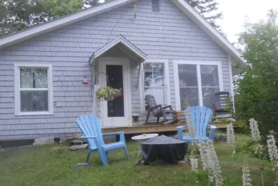 Image de 'Tugwassa' On Downeast Jones Pond- poet's cottage with wi-fi