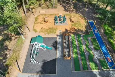 Image de Emerald Bliss, MiniGolf Bowling Playset Beach Horseshoe Cornhole