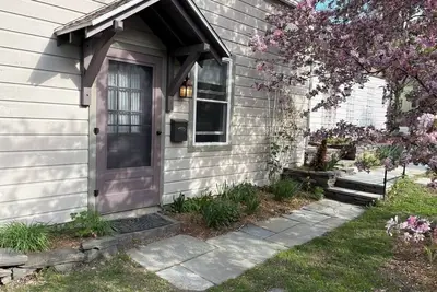 Image de Charming loft cottage in tranquil Germantown with WiFi, Ac
