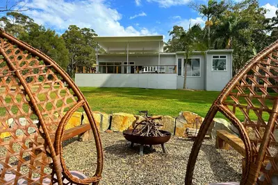 Image de The Escape Home - On the edge of the Rainforest and minutes from the beach!