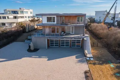 Image de Exclusive, Private Oceanfront Modern! !
