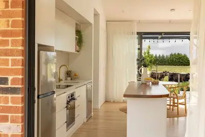 New-Stylish Bungalow w\/ Hot Tub!