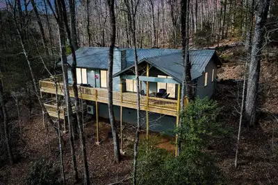 Image de 5-Br Large Window Views, Sv Amenities, Fireplaces & Private Waterfall Trails!