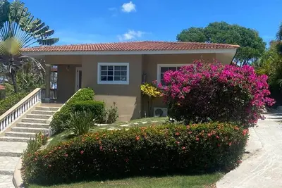 Image de Come in our 5-bedroom guest-friendly villa with private pool!