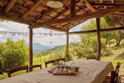 Image de Appartement \"Casa Di Campagna Per 4 Sulle Colline Lucchesi\" avec jardin privé