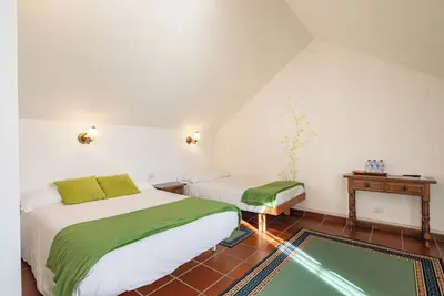 Image de Chambre d'hôtes 'Habitación Triple 3' avec vue sur la montagne, piscine partagée et Wi-Fi