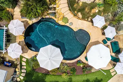 Image de Mountain Retreat with Paradise Style \"Pool, Spa & Waterfall\" Views gated yard