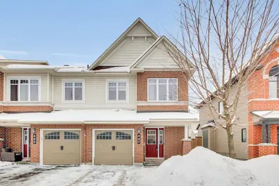 Image de 3-bedroom townhome in charming Ottawa with Ac, WiFi. Enjoy your stay