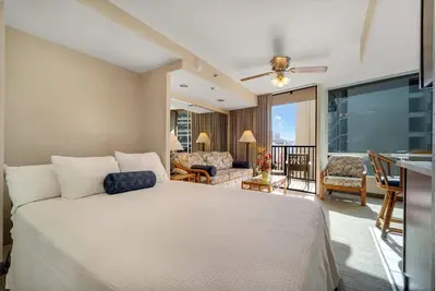 Image de Chic resort with WiFi, fitness room, roof top pool, jacuzzi in beautiful Waikiki