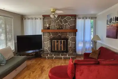 Image de Maison Labelle - Your cozy retreat close to the village, the slopes, and town.