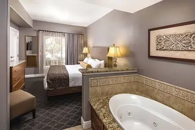 Image de Enjoy your Labor Day weekend at the Vino Bello Resort, Napa, Ca.