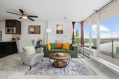 Image de Bc Place & Rogers Arena Central, Modern w/ Ac