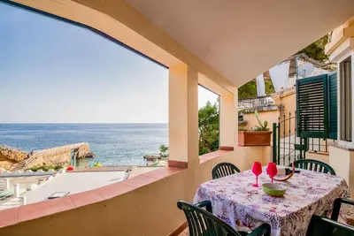 Stecchi three-room beach front 5 beds