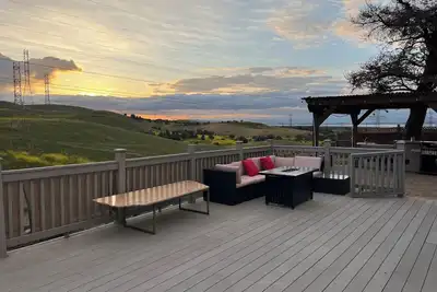 Image de 3-bedroom Charming Home in the Hills of Pittsburg with hillside view & pool