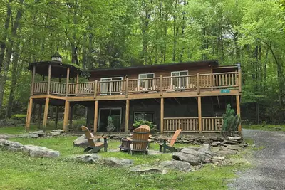 Image de Owl's Nest - Comfy 3br Dog-Friendly Home w/Hot Tub