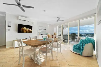 Image de Harbour Haven Penthouse: Marina view, Balcony, Bbq