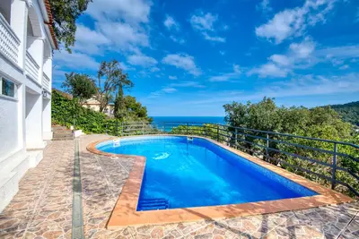 Image de Calma:Spectaculaire villa de location de vacances avec piscine privée et vue sur la mer à Sa Riera, Begur.