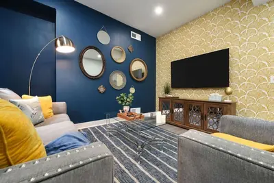 Image de Chic Stay: King Bed, Pet-Friendly, Prime Location