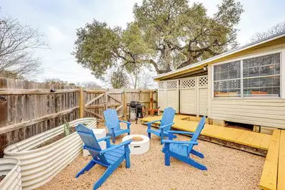 Image de Walk to Main Street: Cottage w/ Deck in Bandera!