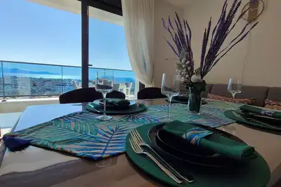 Image de Luxury apartment with panoramic sea view emerald