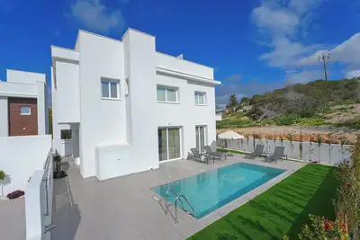 Image de Dps1 Luxury Sun & Moon 4 bedrooms Villa with private pool in amazing Ayia Napa