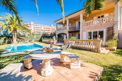 Image de Maison de vacances élégante avec jardin