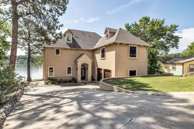 Image de Luxury Lakefront Home